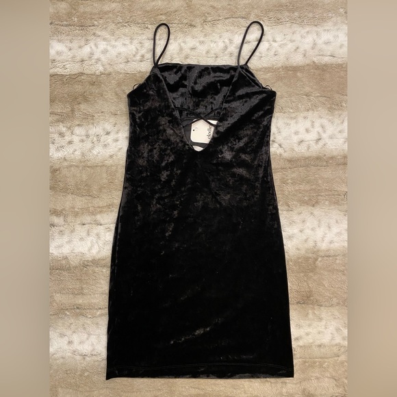 NWT💗ELODIE Strappy Back Crushed Velvet Mini Dress Size XS - Picture 4 of 10